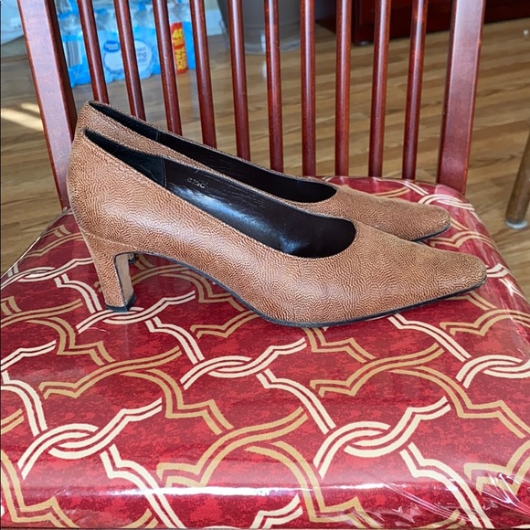 Shoes - Picture 3 of 8